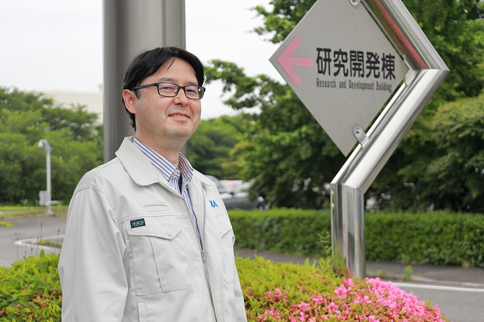 上土井 大助さん JAXA 研究開発部門 第二研究ユニット SSPS研究チーム 主任研究開発員 熊本県出身。2009年10月からSSPSプロジェクトのエンジニア。子どものころの夢は宇宙の仕事をすること。